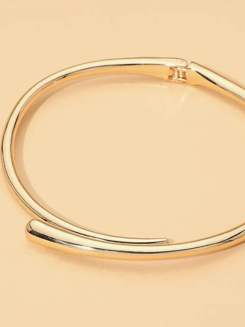 Unhinged Choker in Gold