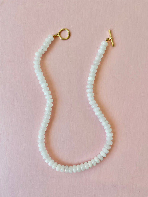 Lilly's Necklace in White