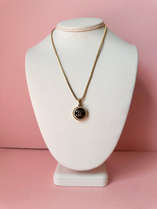 Very Vintage 82 CC Necklace in Black & Gold