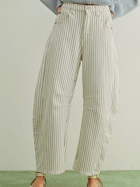 Shell Yes Shorts in White & Red