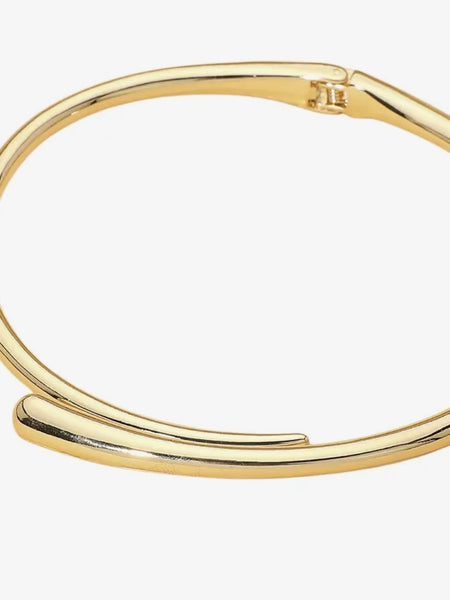 Unhinged Choker in Gold