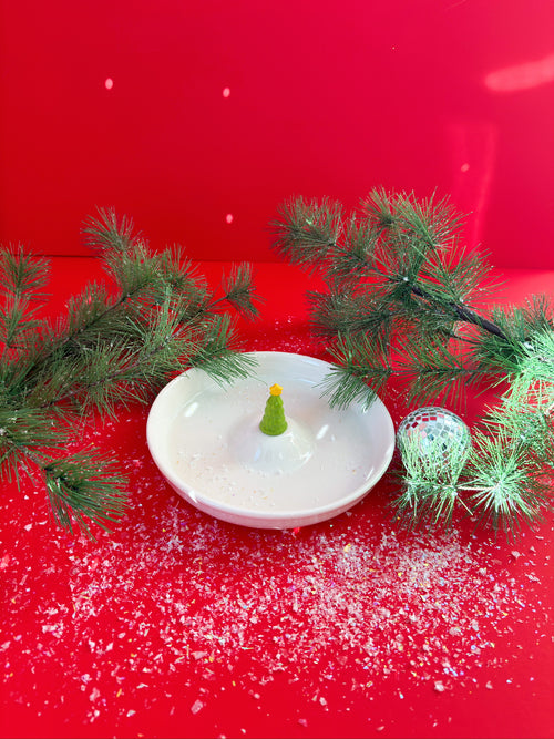Holiday Stoneware Dish in Tree