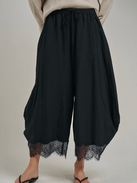 She's The Boss Balloon Pants in Black