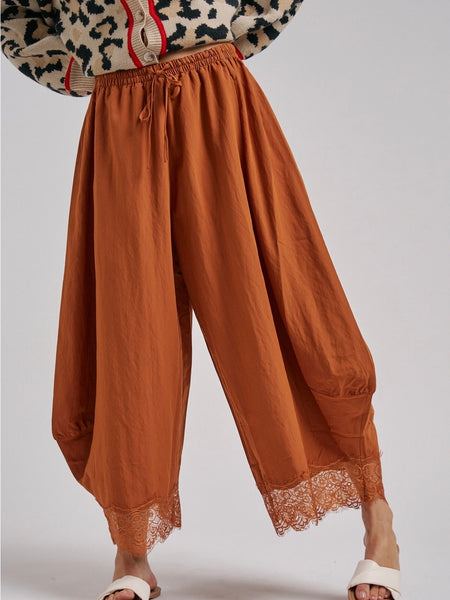 She's The Boss Balloon Pants in Rust