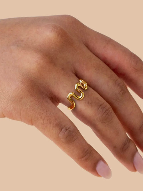 Alma Wavy Ring