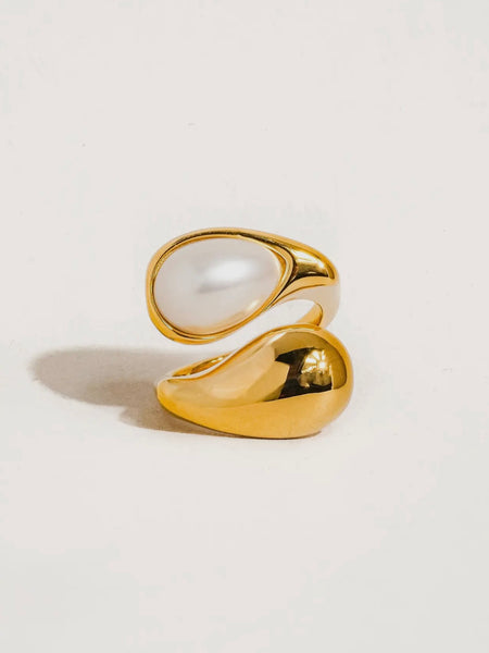 Sloan Pearl Wavy Ring