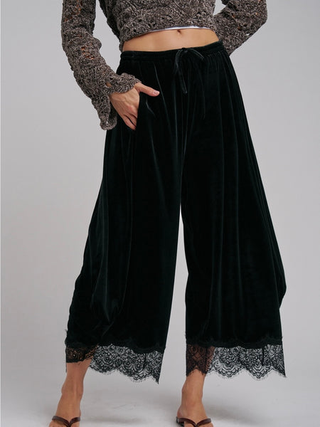 She's The Boss Velvet Balloon Pants in Black