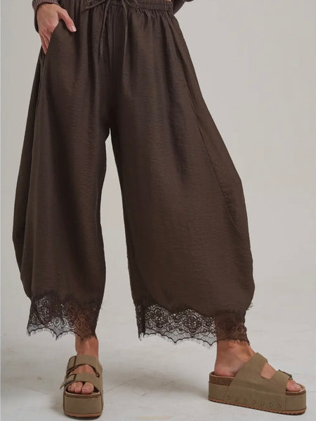 She's The Boss Balloon Pant in Mocha