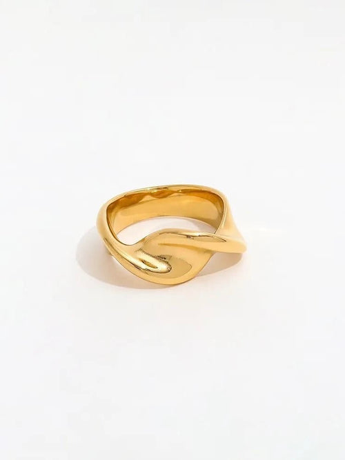 En Pointe Ring