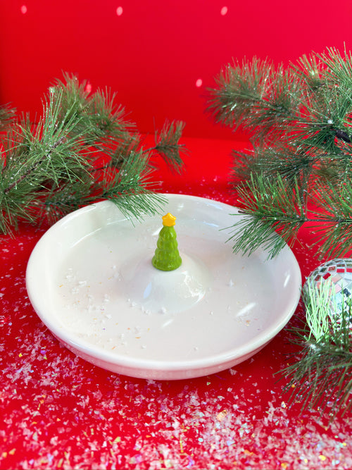 Holiday Stoneware Dish in Tree