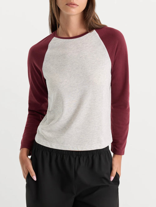 The Long Sleeve Raglan Tee in Vintage Grey