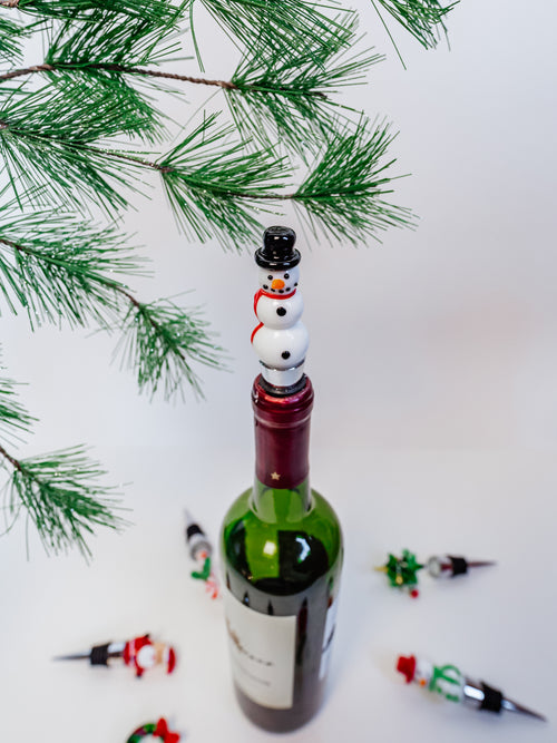 Holiday Icon Wine Stopper in Black Top Hat Snowman