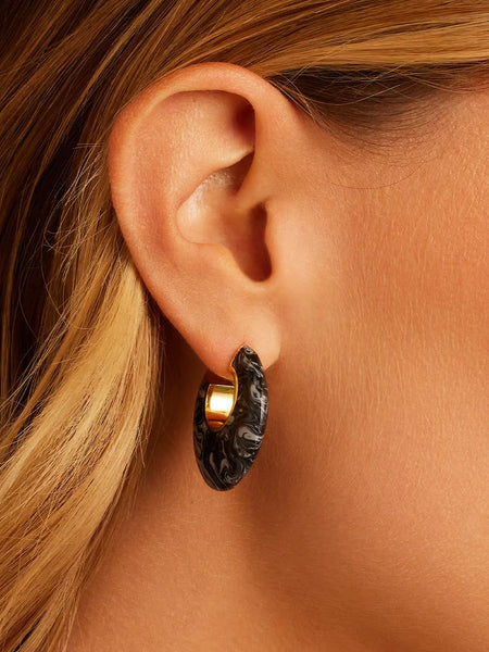 Paseo Marble Arc Hoops in Black Marble Gold