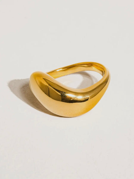 Erin Wavy Band Ring in Gold