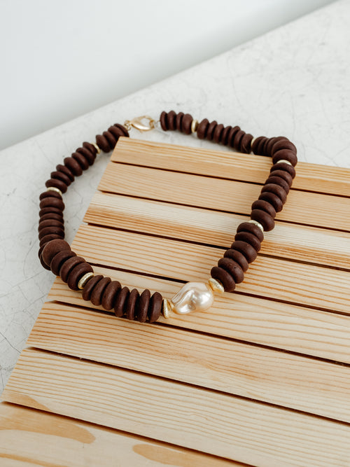 Heishi Necklace in Baroque Pearl Espresso