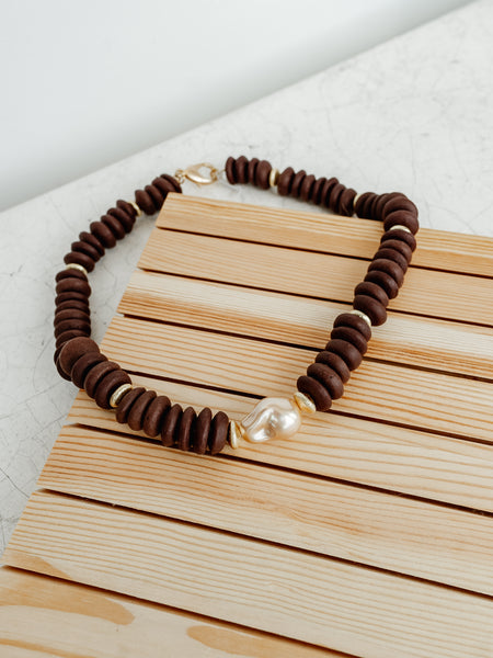 Heishi Necklace in Baroque Pearl Espresso