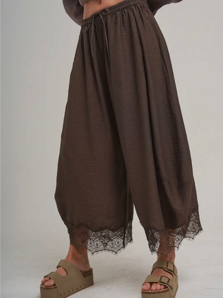 She's The Boss Balloon Pant in Mocha