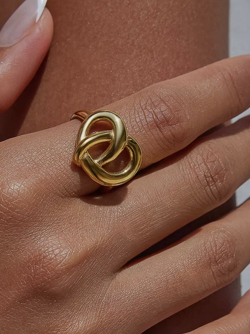 Bretzelle Knot Ring