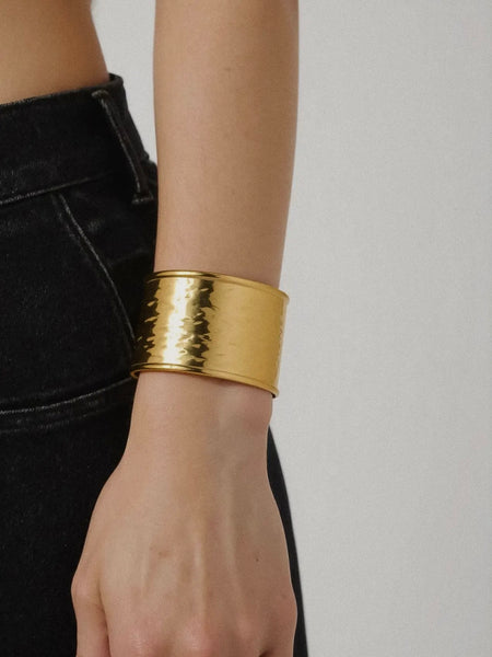 Calric Wide Cuff