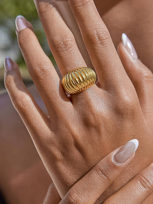 Giverny Ribbed Dome Ring